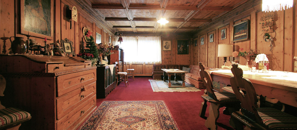 Unsere Gäste können unseren Aufenthaltsraum, die traditionelle gemütliche Stube und unsere Hausbar nutzen.