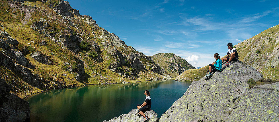 Sport, frische Luft und Erholung. All dies finden Sie im Trentino, dem Gebiet der Seen - fast 300 - die in der ganzen Region verteilt sind.