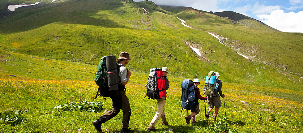 Profitieren Sie vom organisierten Ausflugs- und Transfer-Service-Programm, von Tipps der Bergführer und den Kompetenzen erfahrener Tourismusfachkräfte.